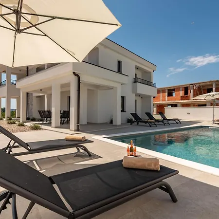 Di Zadarvillas Villa *
